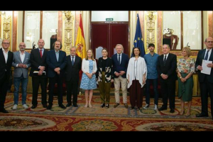 La imagen tiene un atributo ALT vacío; su nombre de archivo es Estatuto-del-Artista-Amautores-300x200.png